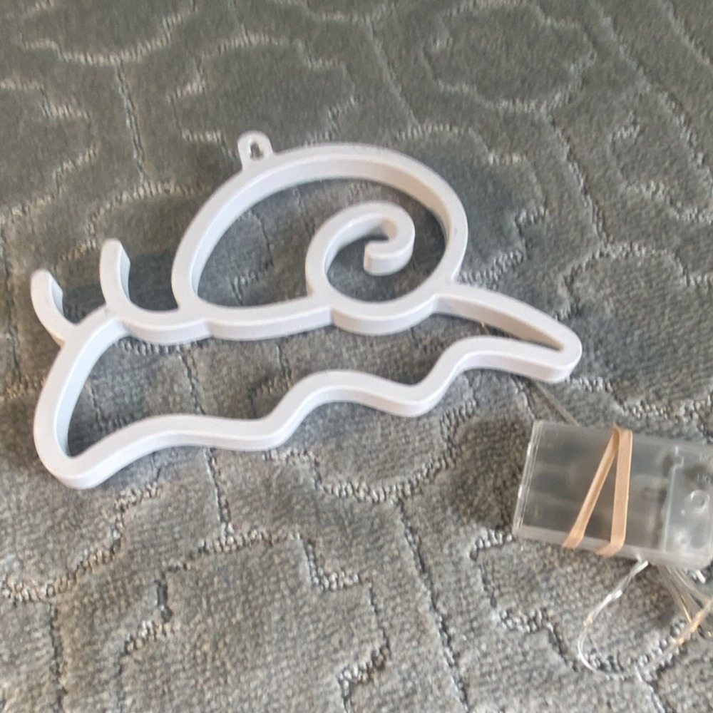 Snail‎ Shape Neon Sign White Plastic Animal Theme needs AA batteries (3)